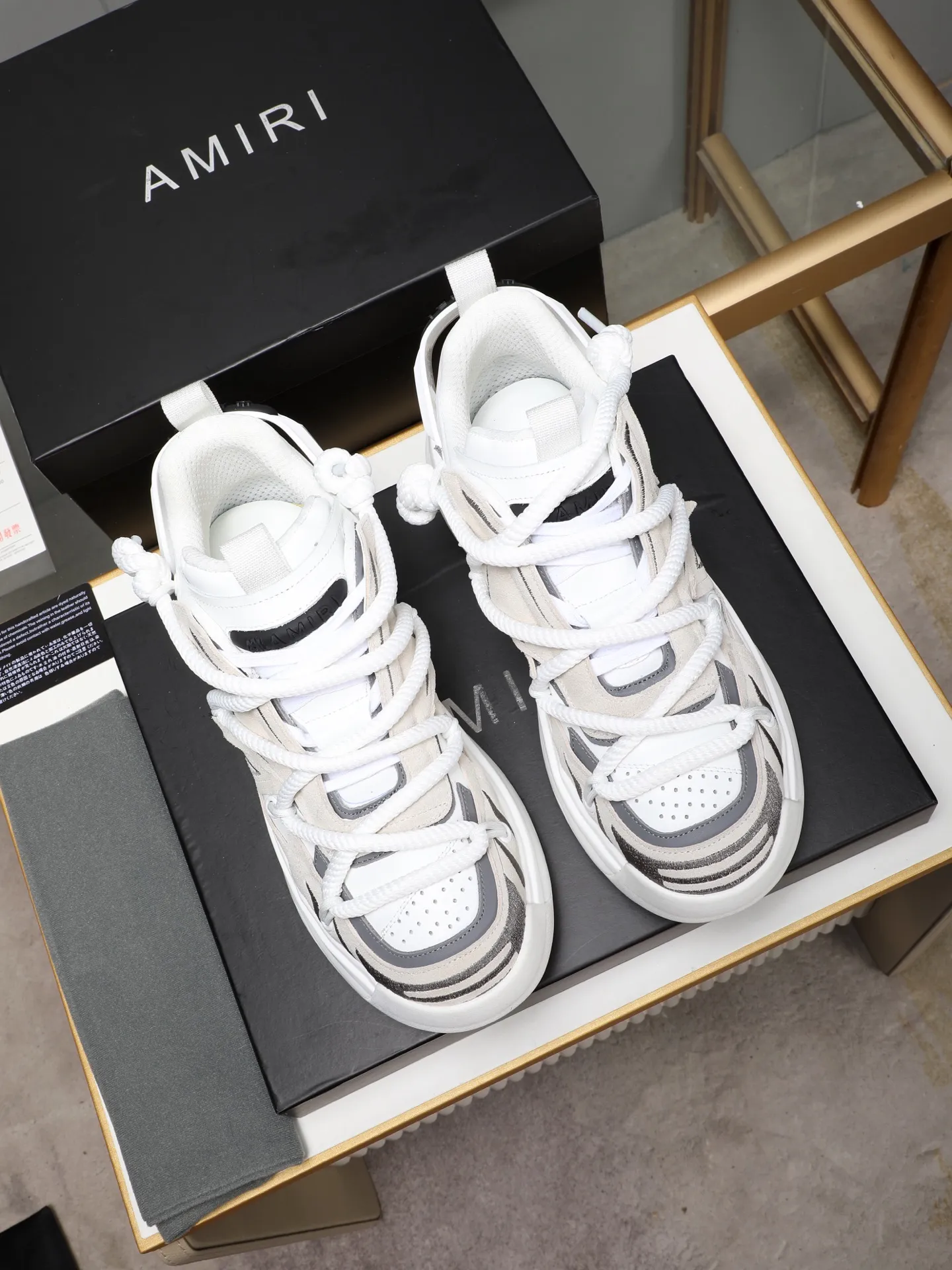 Men's men's shoes💰600 [AMIRI～AMIRI] 2025 spring and summer series new casual shoes🆕The large tongue on the upper and the cross shoe string design are very special! Made of cowhide➕multiple materials spliced➕in breathable mesh, thickened and oversized foam-resistant outsole, it will look good on whoever wears it! The appearance is responsible, the feet are retro and handsome! Size:39-44 (38, 45, 46 customized)